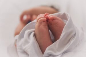 Hyderabad man sells his 18-day-old daughter for Rs 1.5 lakh : हैदराबाद मैं अपनी 18 दिन की नवजात बेटी को 1.5 लाख में तेलंगाना में बेच दिया